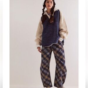 We The Free Marco Polo NWOT
FP OVERSIZED
Colour: Navy Combo